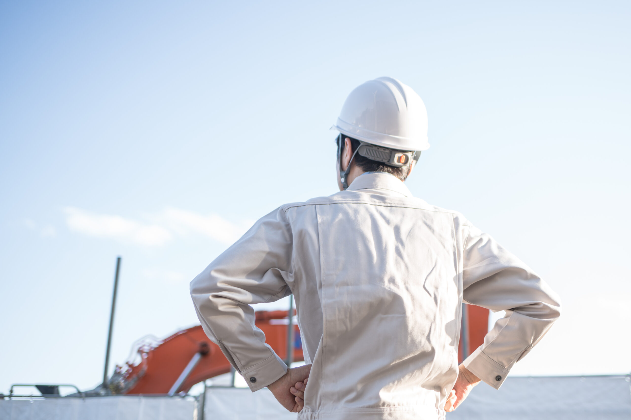 工事現場にいる男性作業員