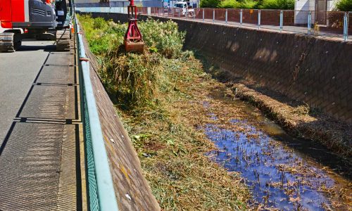 二級河川の浚渫工事風景
